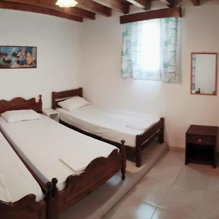 Cleopatra's House 3*