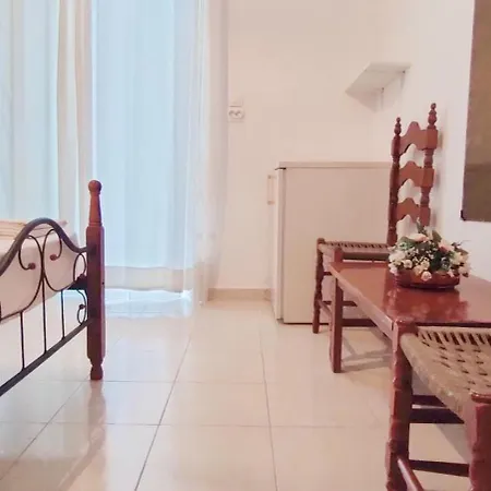 Cleopatra's House Гостевой дом Архангелос