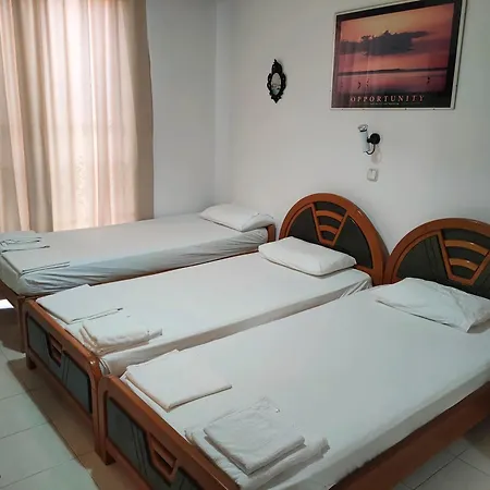 Cleopatra's House Pensión 3*